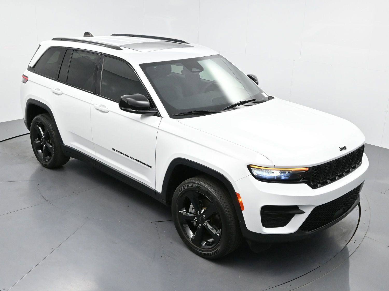 Used 2023 Jeep Grand Cherokee Altitude AWD/4WD image 33