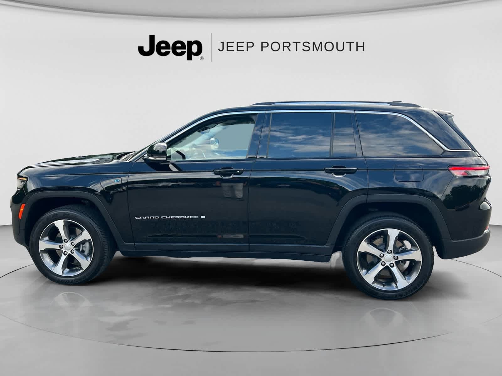 Used 2023 Jeep Grand Cherokee 4WD 4xe image 4