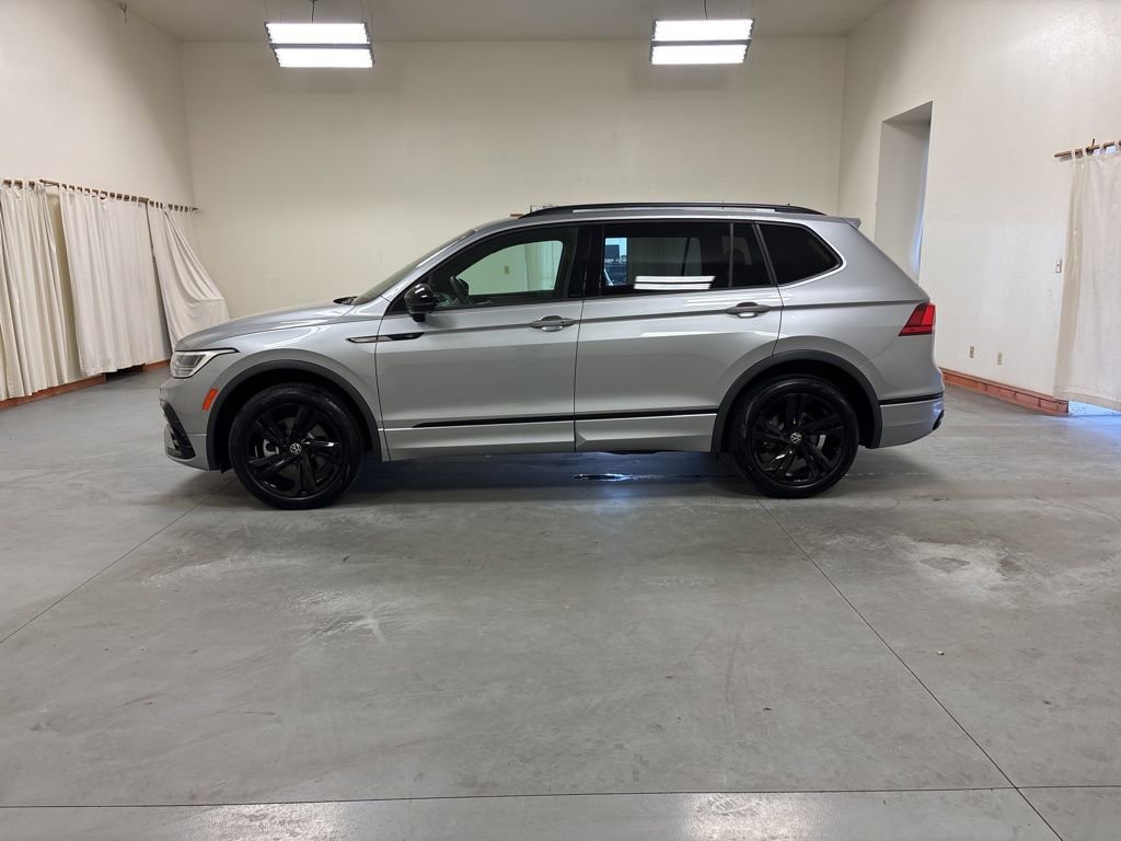 Used 2024 Volkswagen Tiguan SE R-Line AWD/4WD image 5