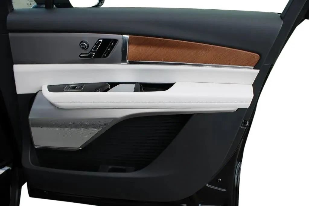 New 2026 Cadillac Vistiq Luxury image 21