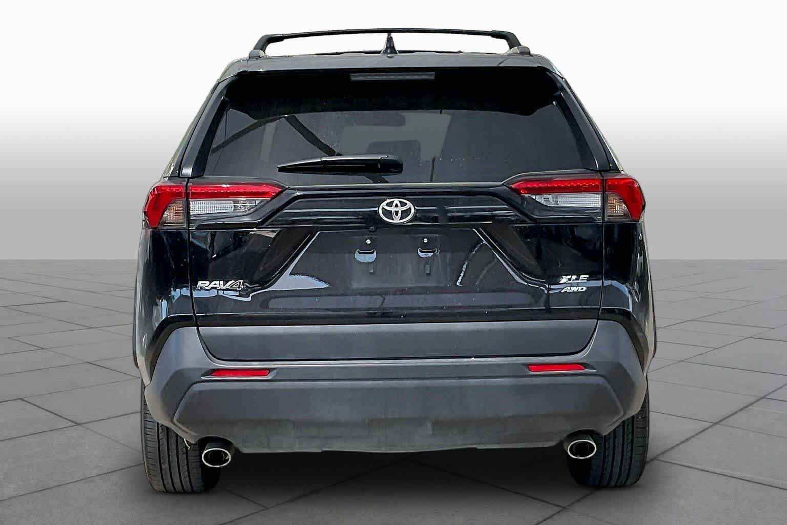 Used 2025 Toyota RAV4 XLE Premium w/ Weather Package AWD/4WD image 5