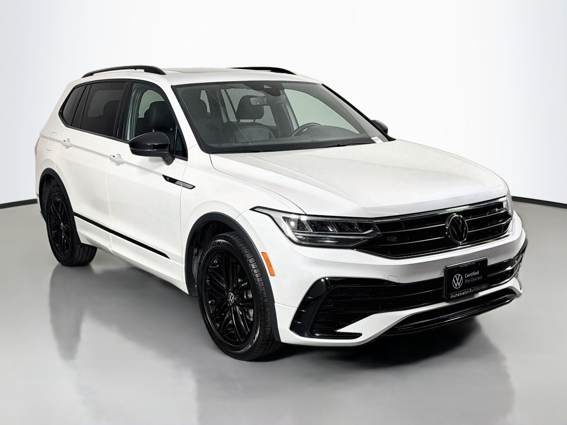 Certified 2022 Volkswagen Tiguan SE R-Line FWD image 3