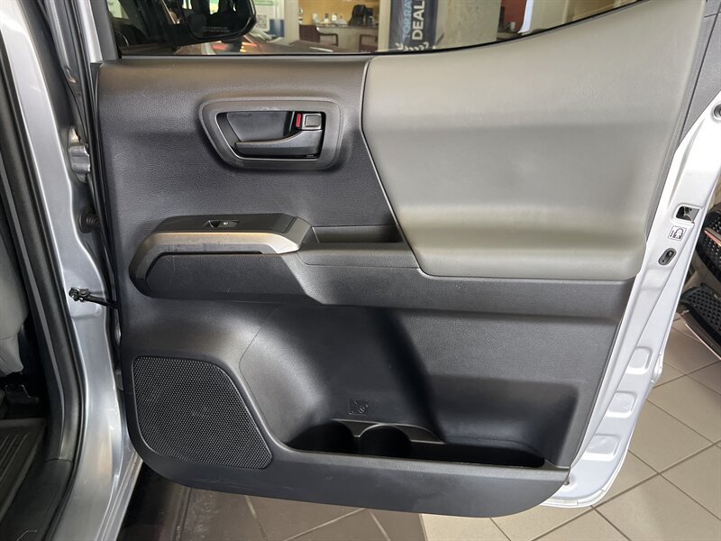 Used 2020 Toyota Tacoma SR5 RWD image 23