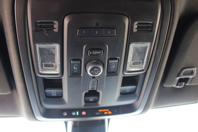 Used 2022 GMC Yukon XL Denali w/ Denali Premium Package AWD/4WD image 40