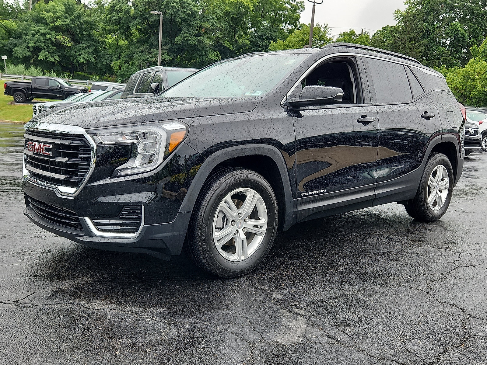 Used 2024 GMC Terrain SLE w/ Driver Convenience Package AWD/4WD image 3