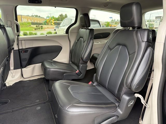 Used 2023 Chrysler Pacifica Touring-L image 25