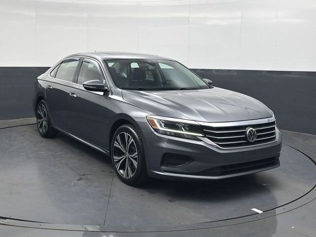 Used 2021 Volkswagen Passat 2.0T SE image 2