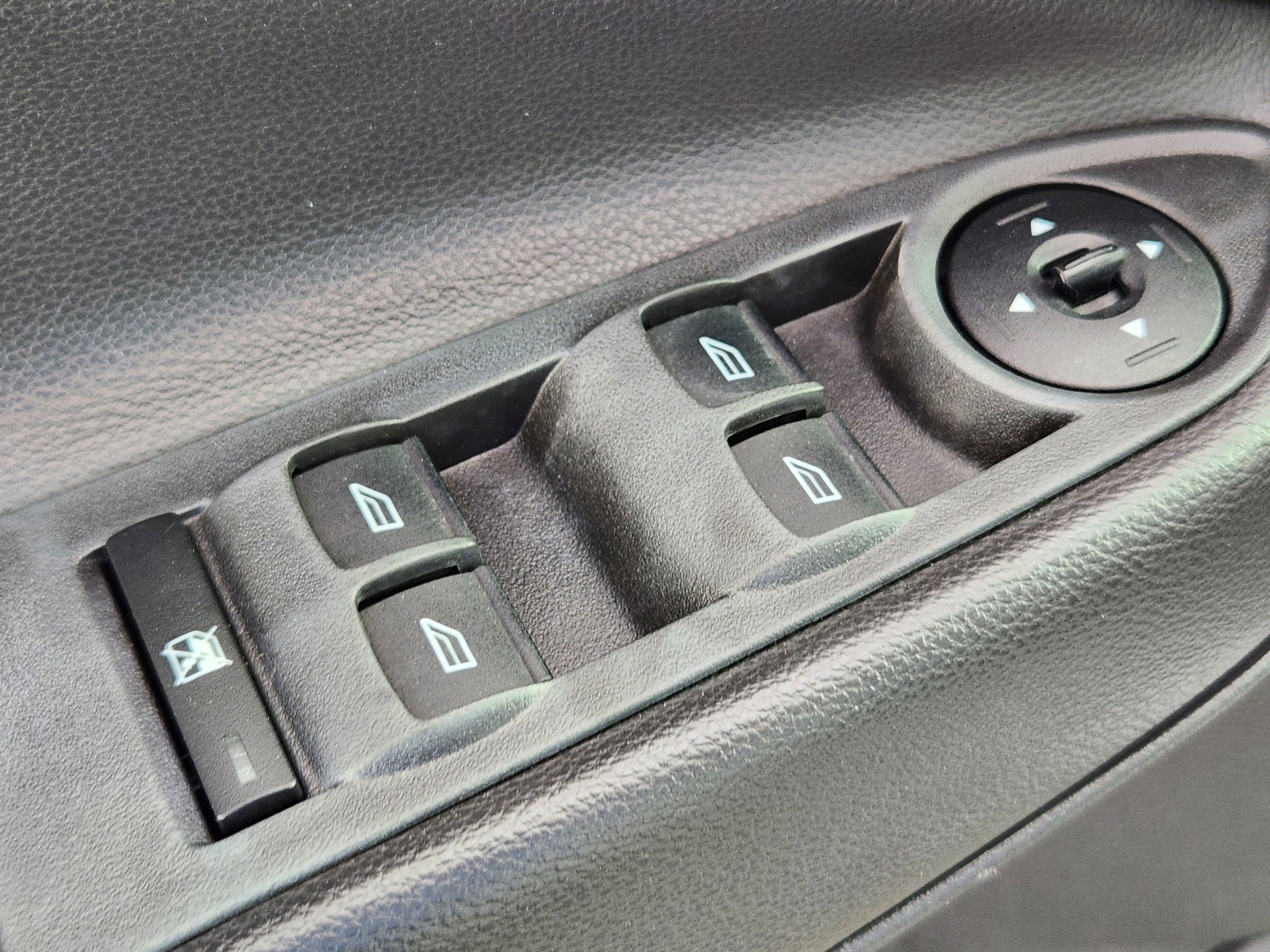 Used 2015 Ford Escape SE w/ Equipment Group 201A image 19