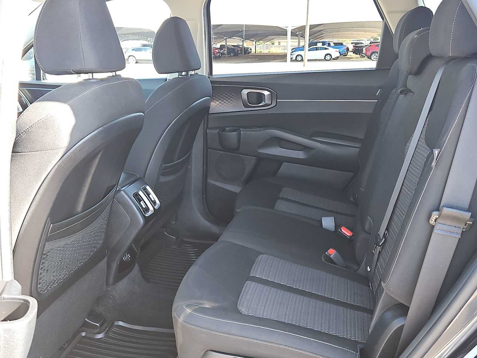 Used 2024 Kia Sorento LX FWD image 16