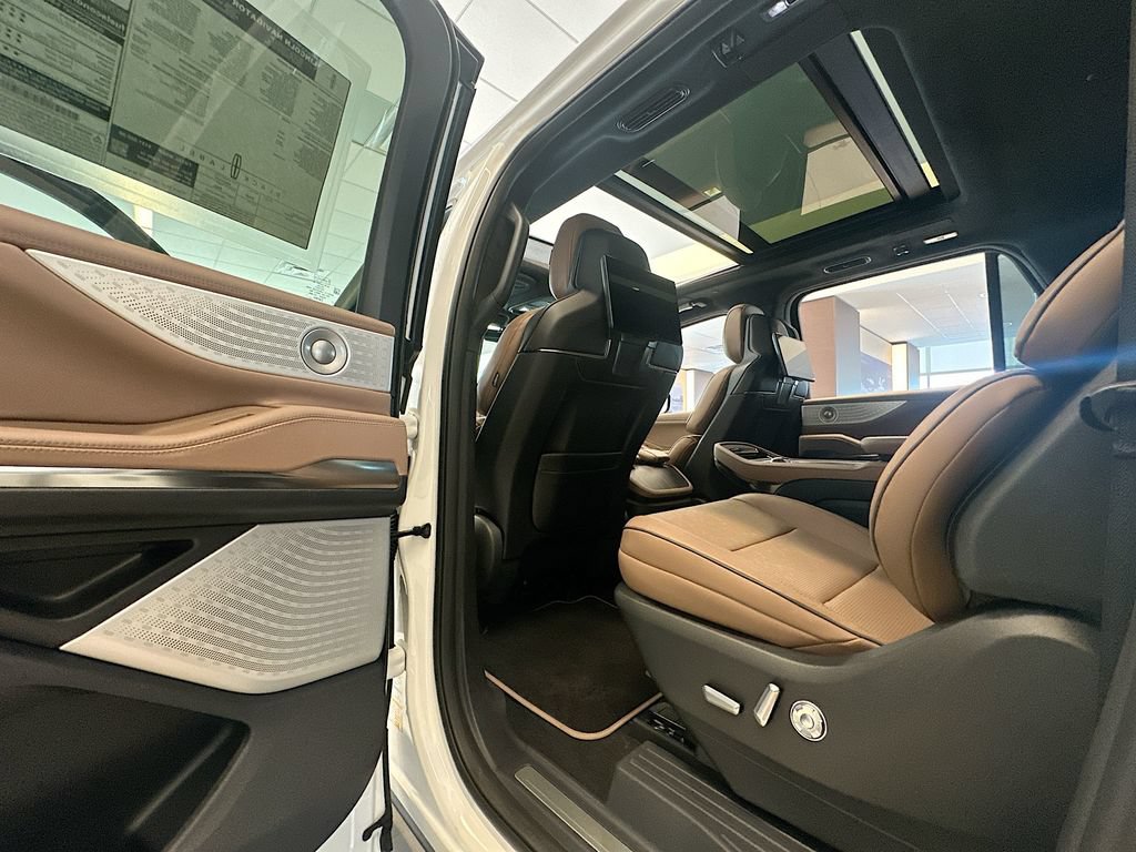 New 2027 Lincoln Navigator L Black Label AWD/4WD image 17