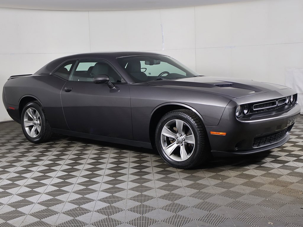Used 2019 Dodge Challenger SXT image 2