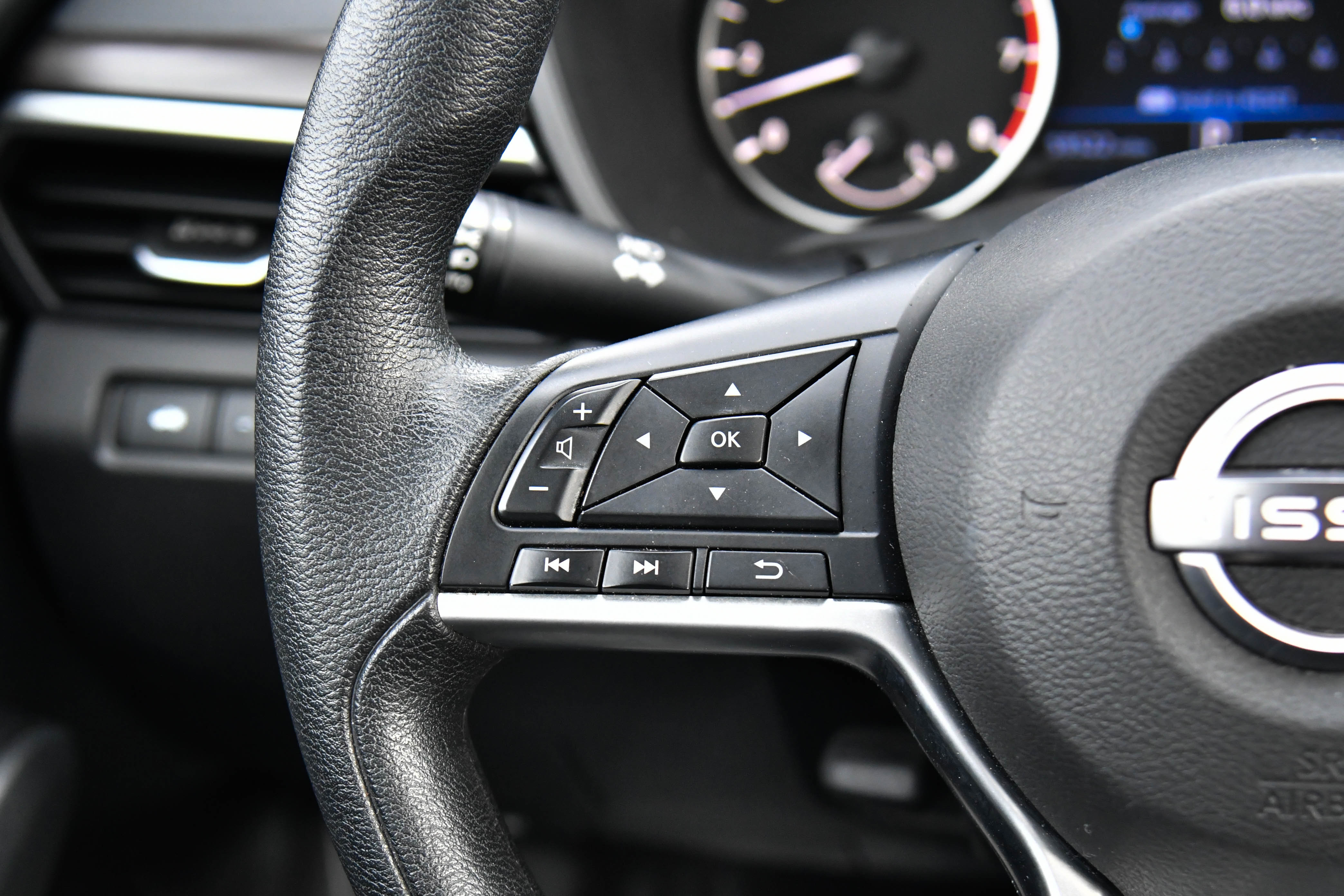 Used 2024 Nissan Altima 2.5 SV image 29