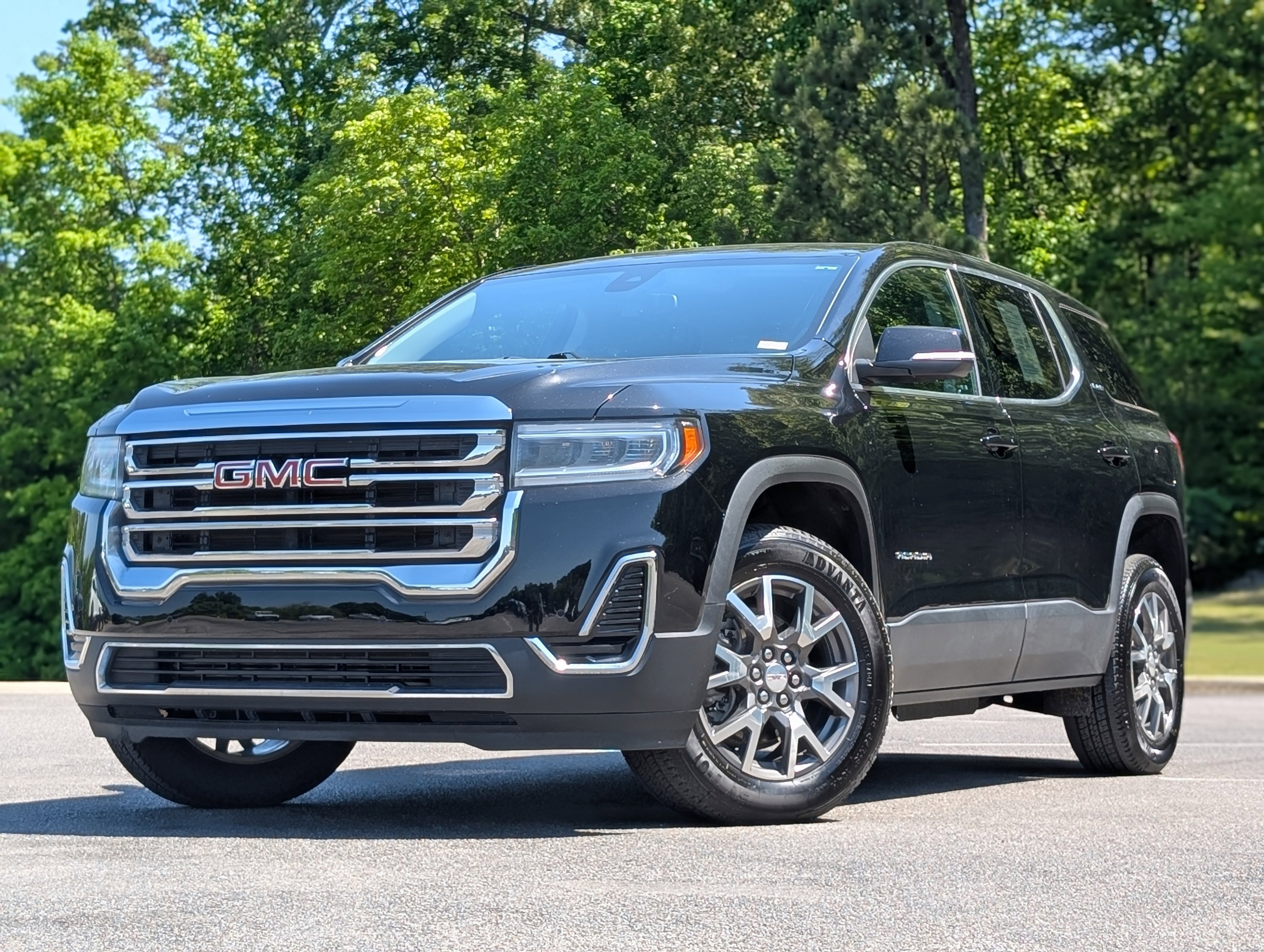 Used 2023 GMC Acadia SLE FWD image 4
