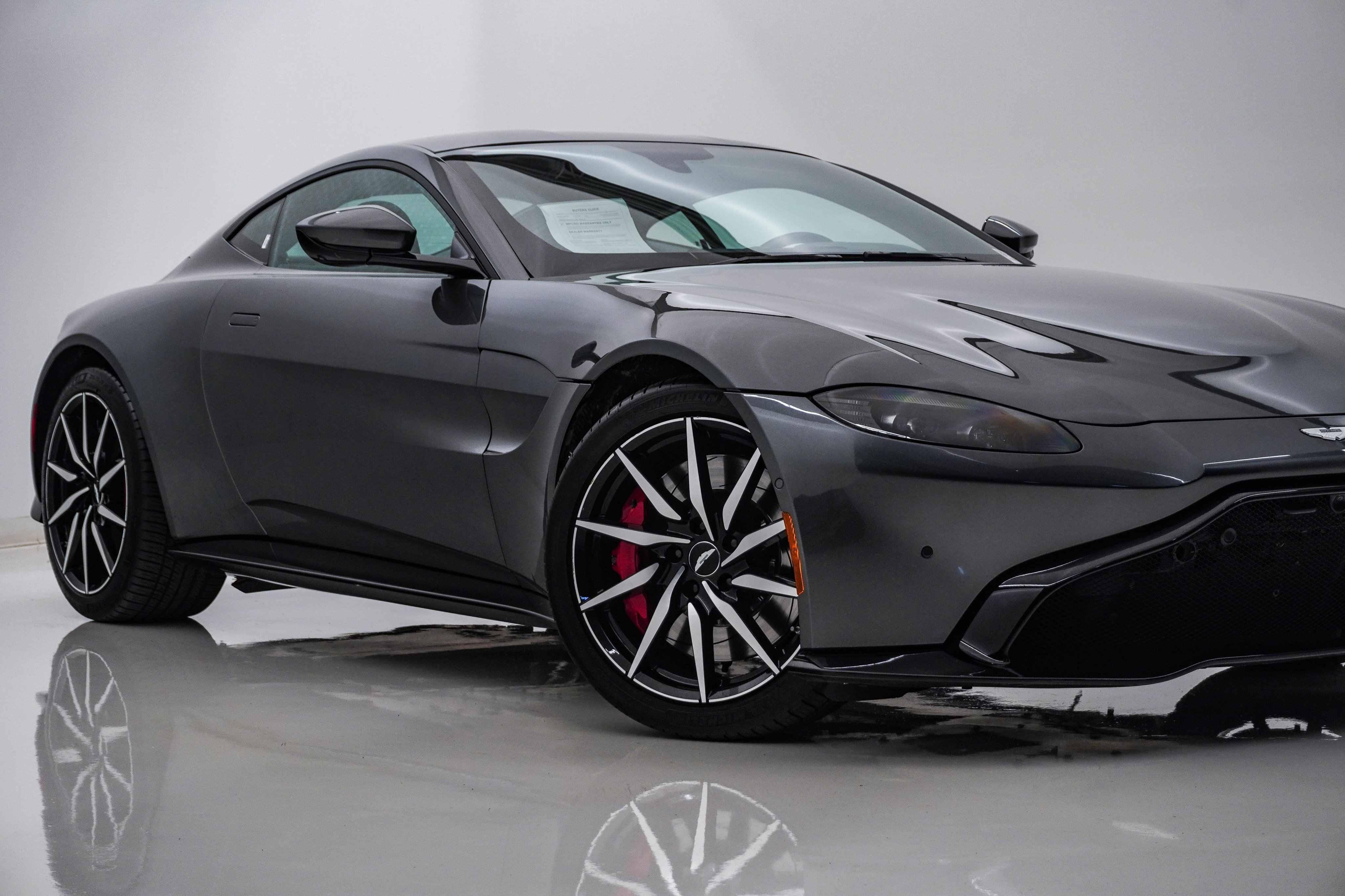 Used 2019 Aston Martin V8 Vantage Coupe RWD image 2
