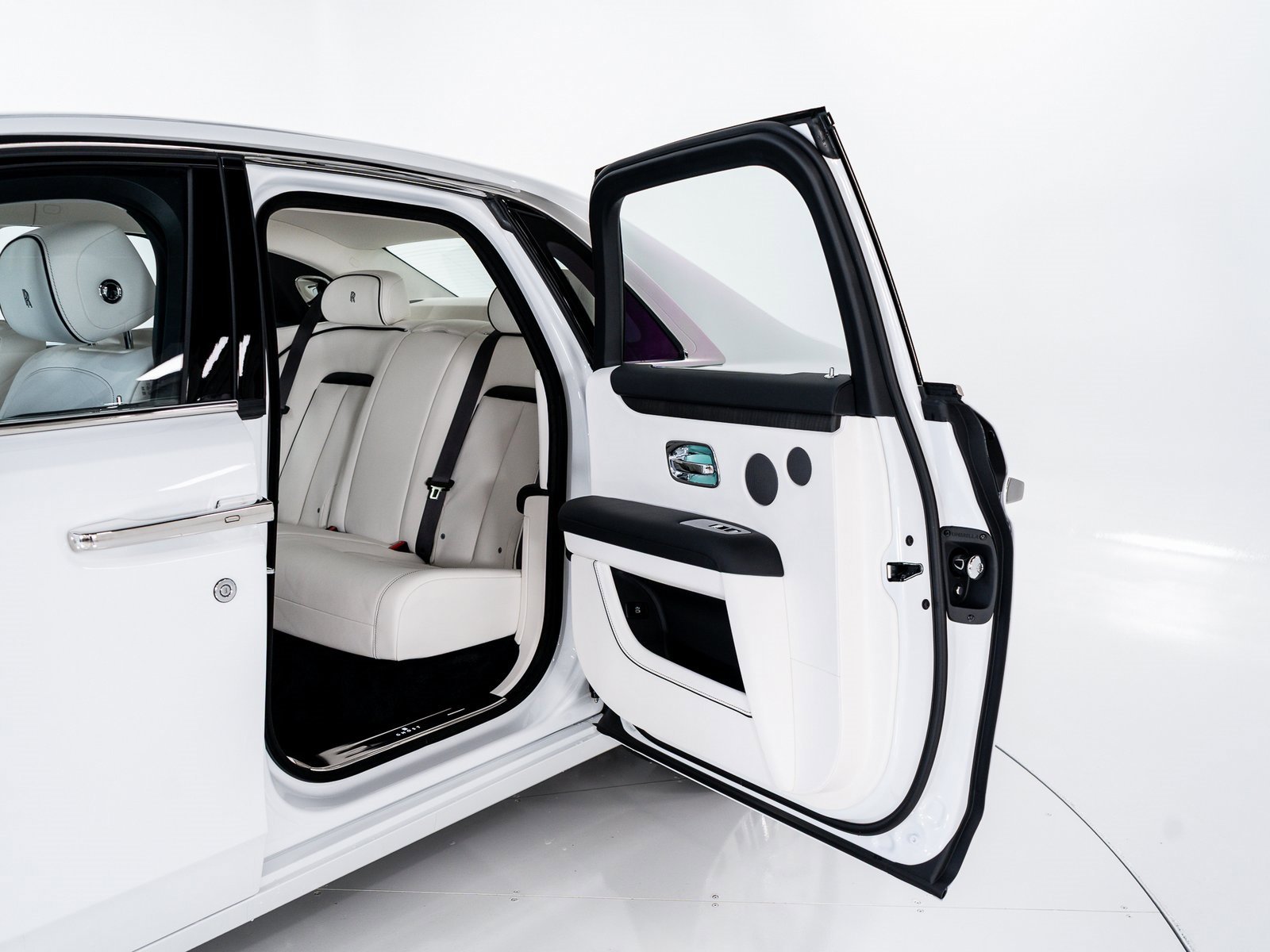New 2025 Rolls-Royce Ghost image 21