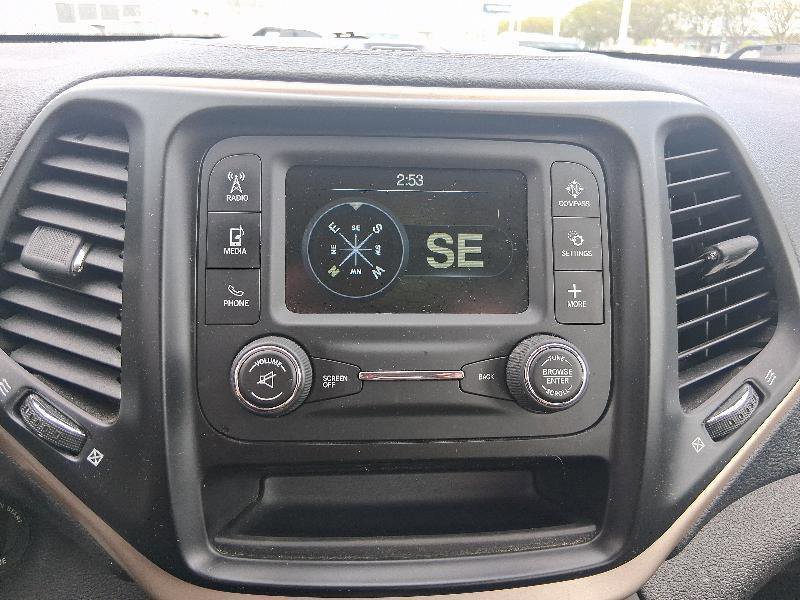 Used 2014 Jeep Cherokee Sport FWD image 30