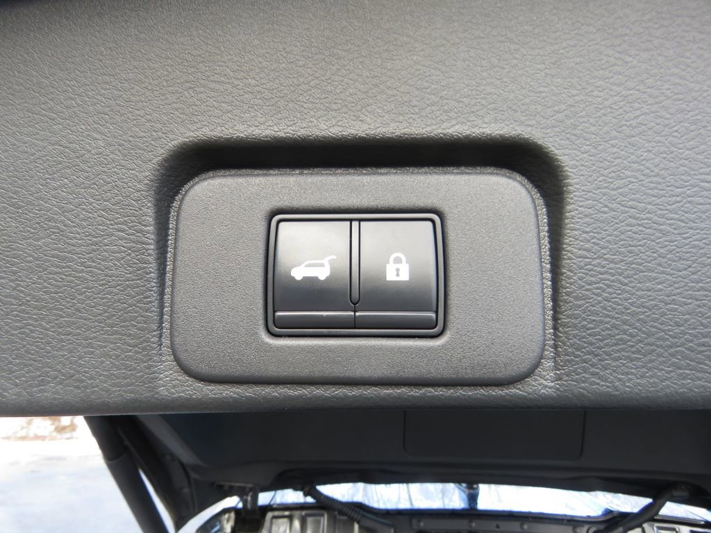 Used 2021 Nissan Rogue Platinum image 18