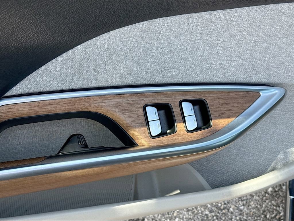 Used 2024 Lucid Air Touring image 18