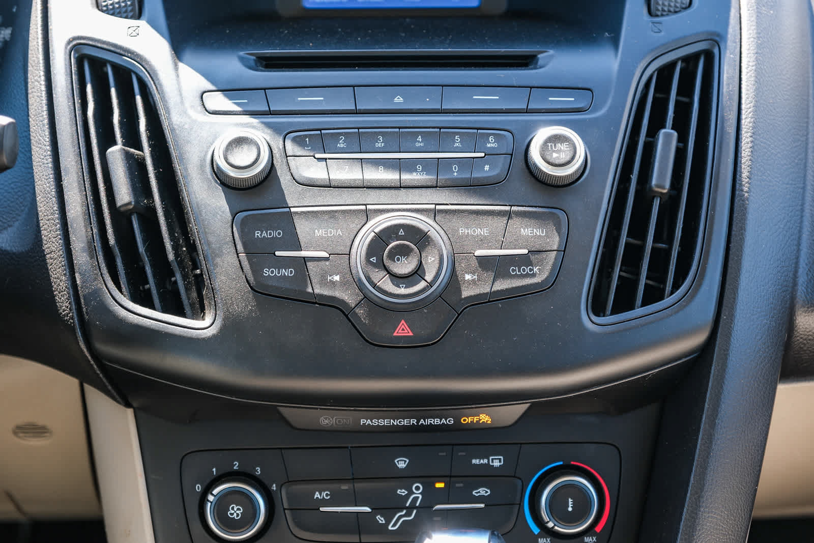 Used 2015 Ford Focus SE FWD image 15