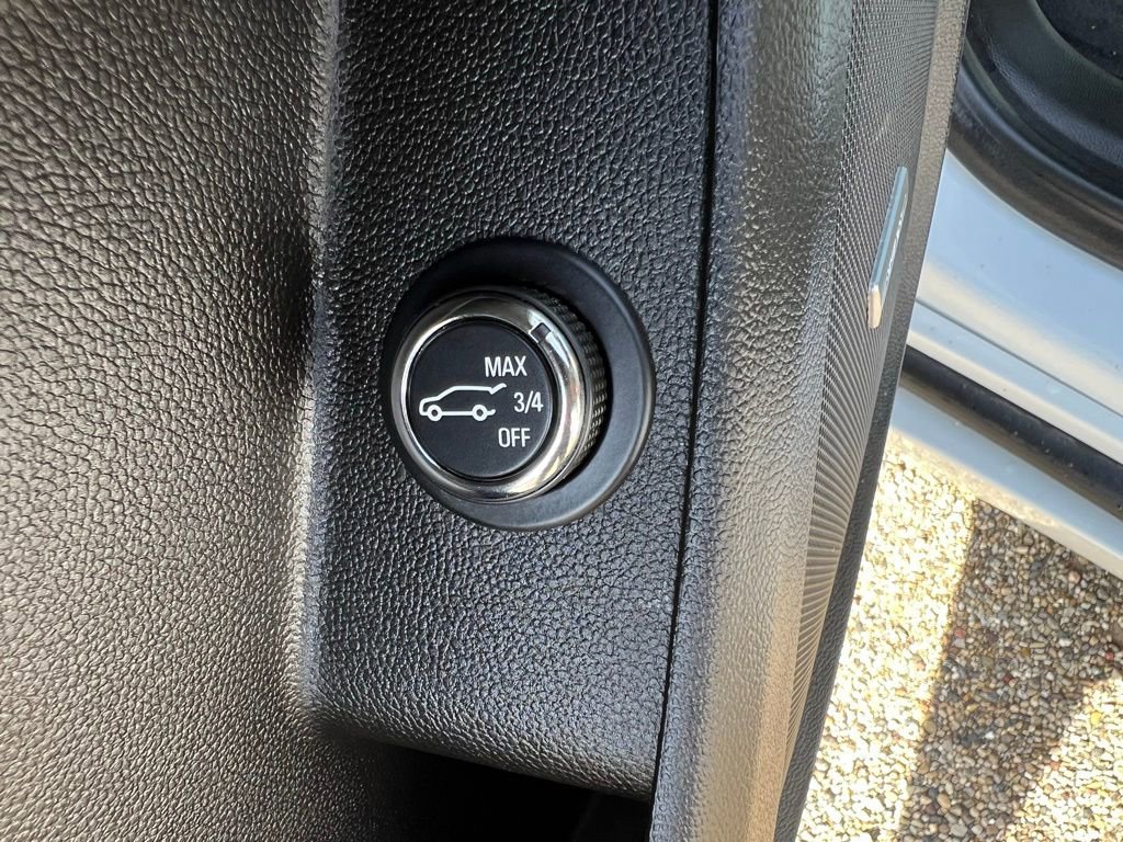 Used 2023 Chevrolet Traverse Premier AWD/4WD image 30