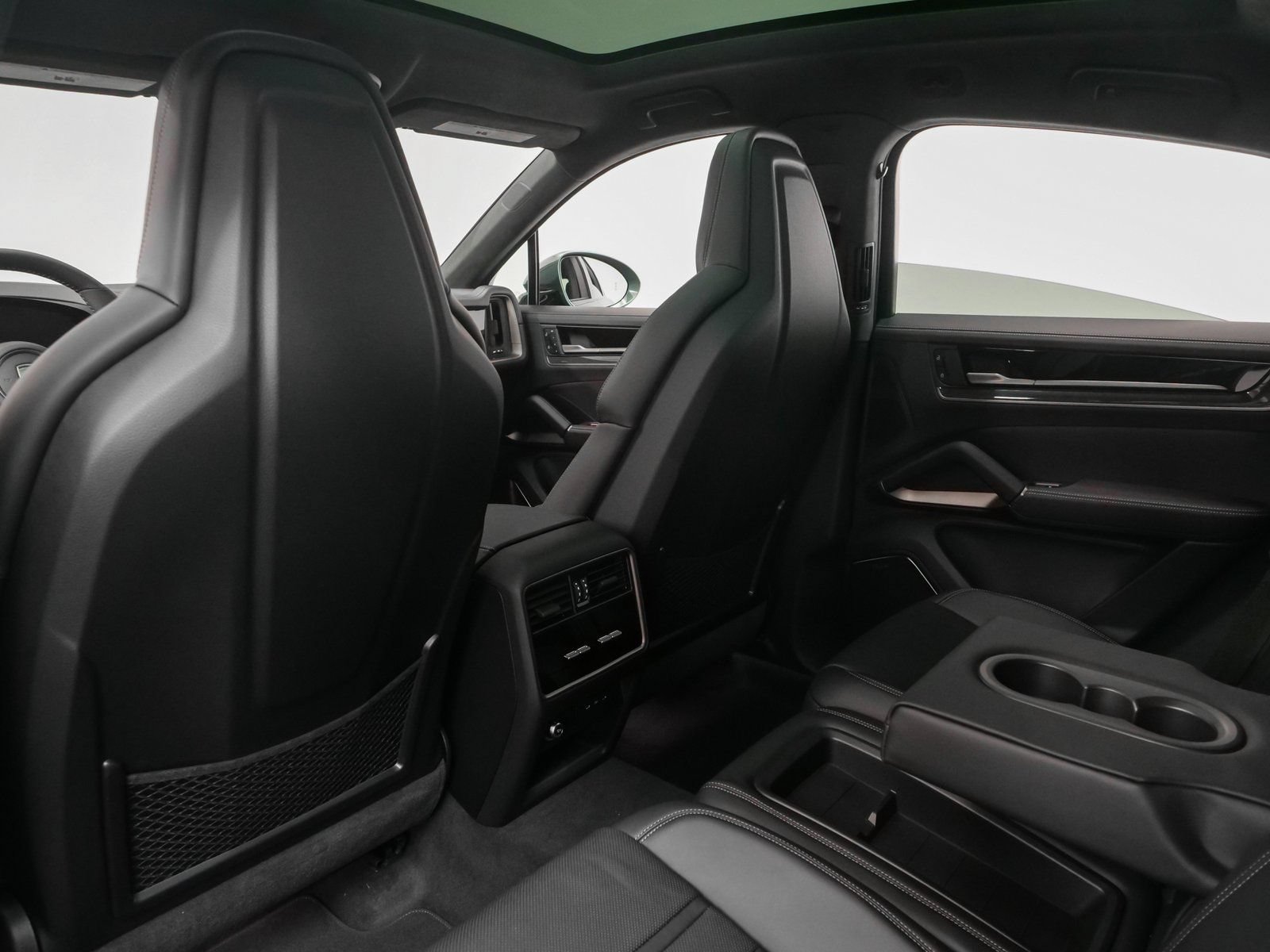Used 2025 Porsche Cayenne Turbo AWD/4WD image 55