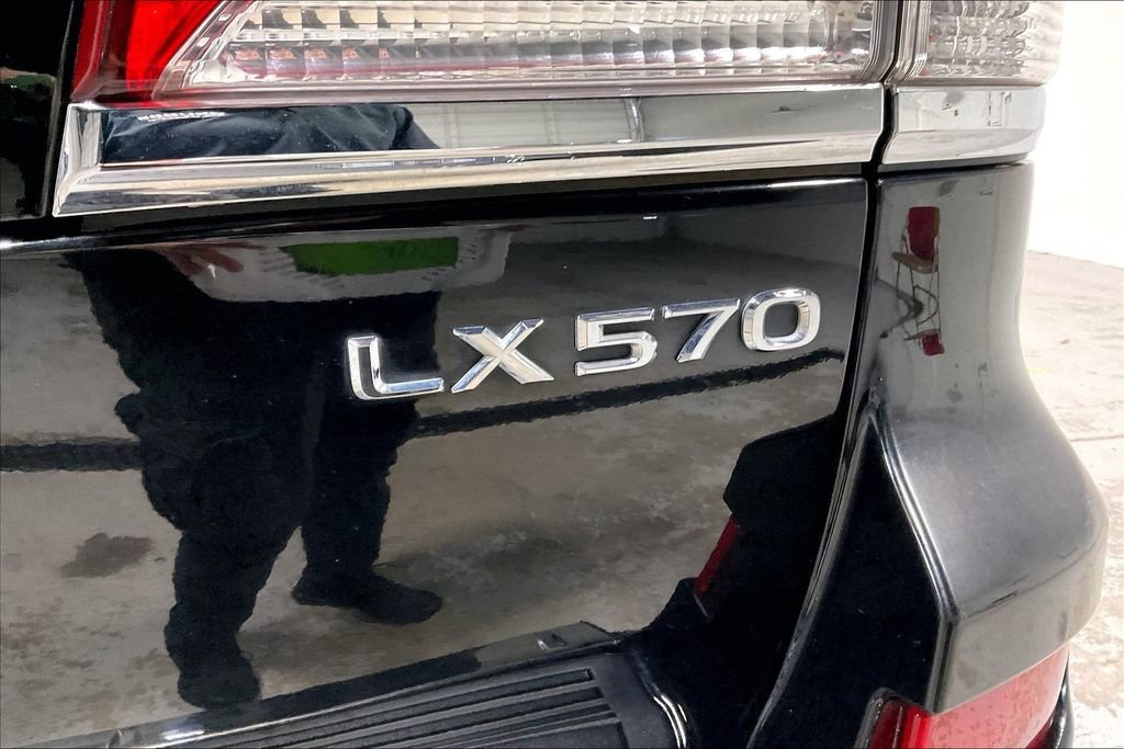 Used 2013 Lexus LX 570 4WD w/ Luxury Pkg image 40
