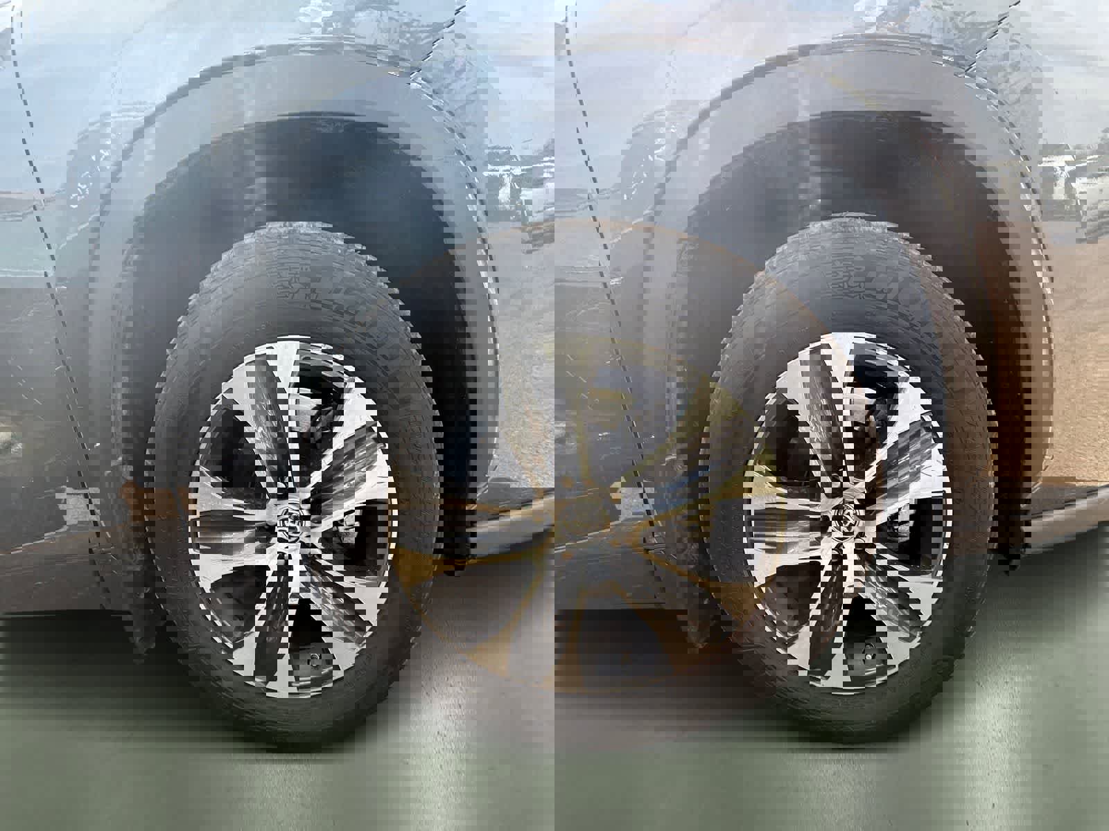 Used 2023 Toyota Highlander XLE image 5