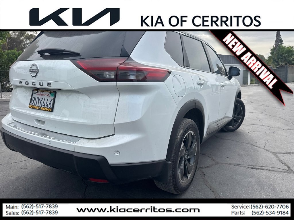 Used 2025 Nissan Rogue SV FWD image 5