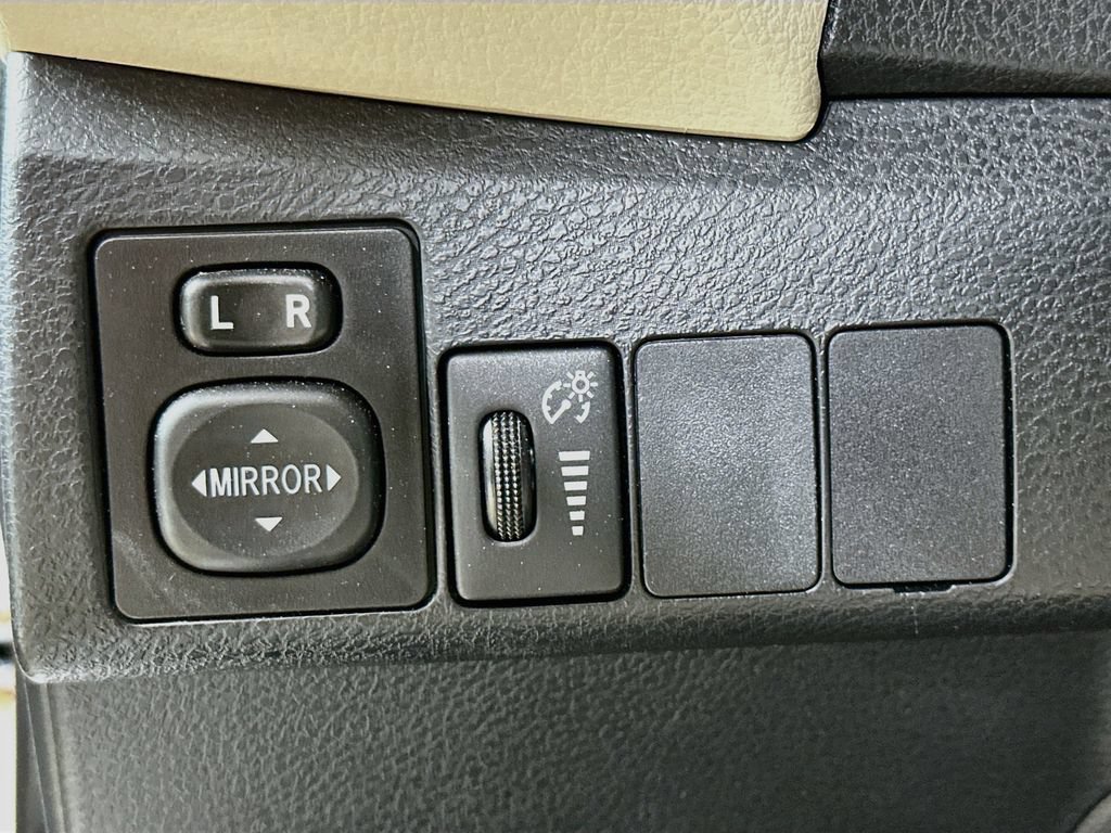 Used 2014 Toyota Corolla LE FWD image 12