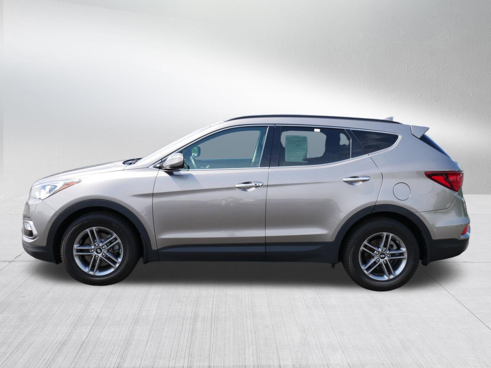 Used 2017 Hyundai Santa Fe Sport w/ 2.4L Tech Package 04 AWD/4WD image 4