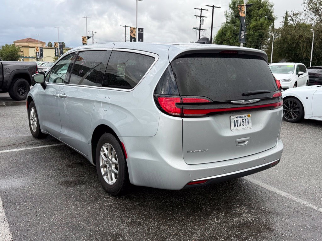 Certified 2024 Chrysler Pacifica Touring-L FWD image 2