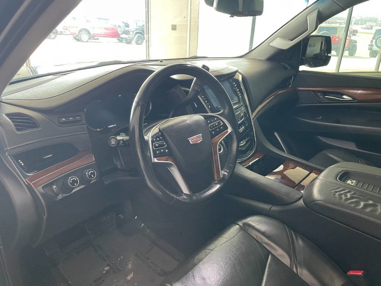 Used 2018 Cadillac Escalade ESV Luxury AWD/4WD image 16