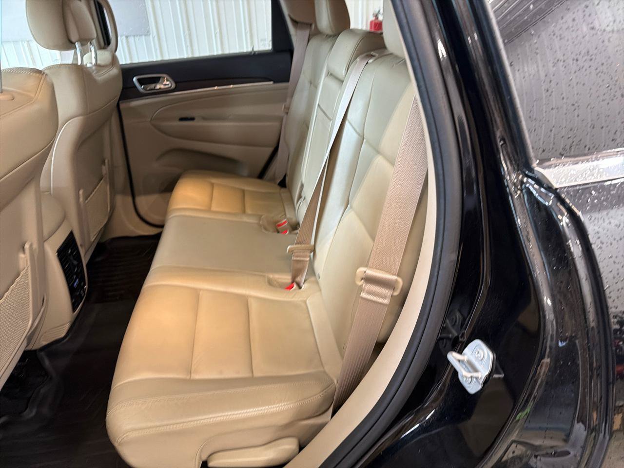 Used 2018 Jeep Grand Cherokee Limited AWD/4WD image 16