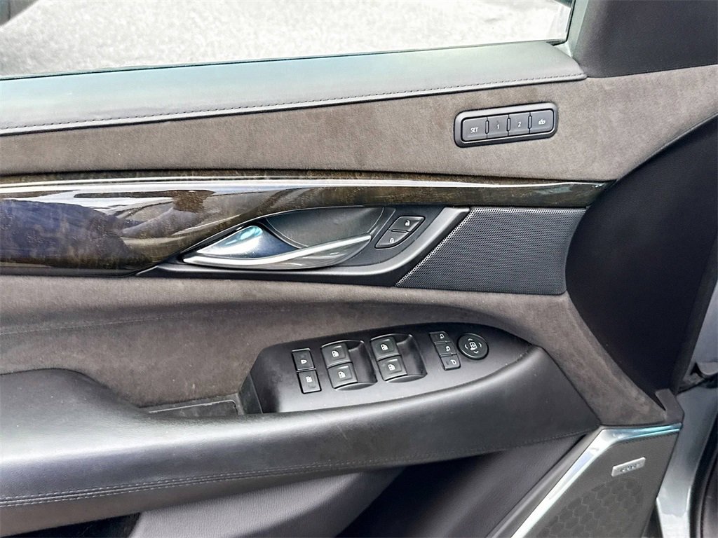 Used 2019 Cadillac Escalade ESV Platinum image 35