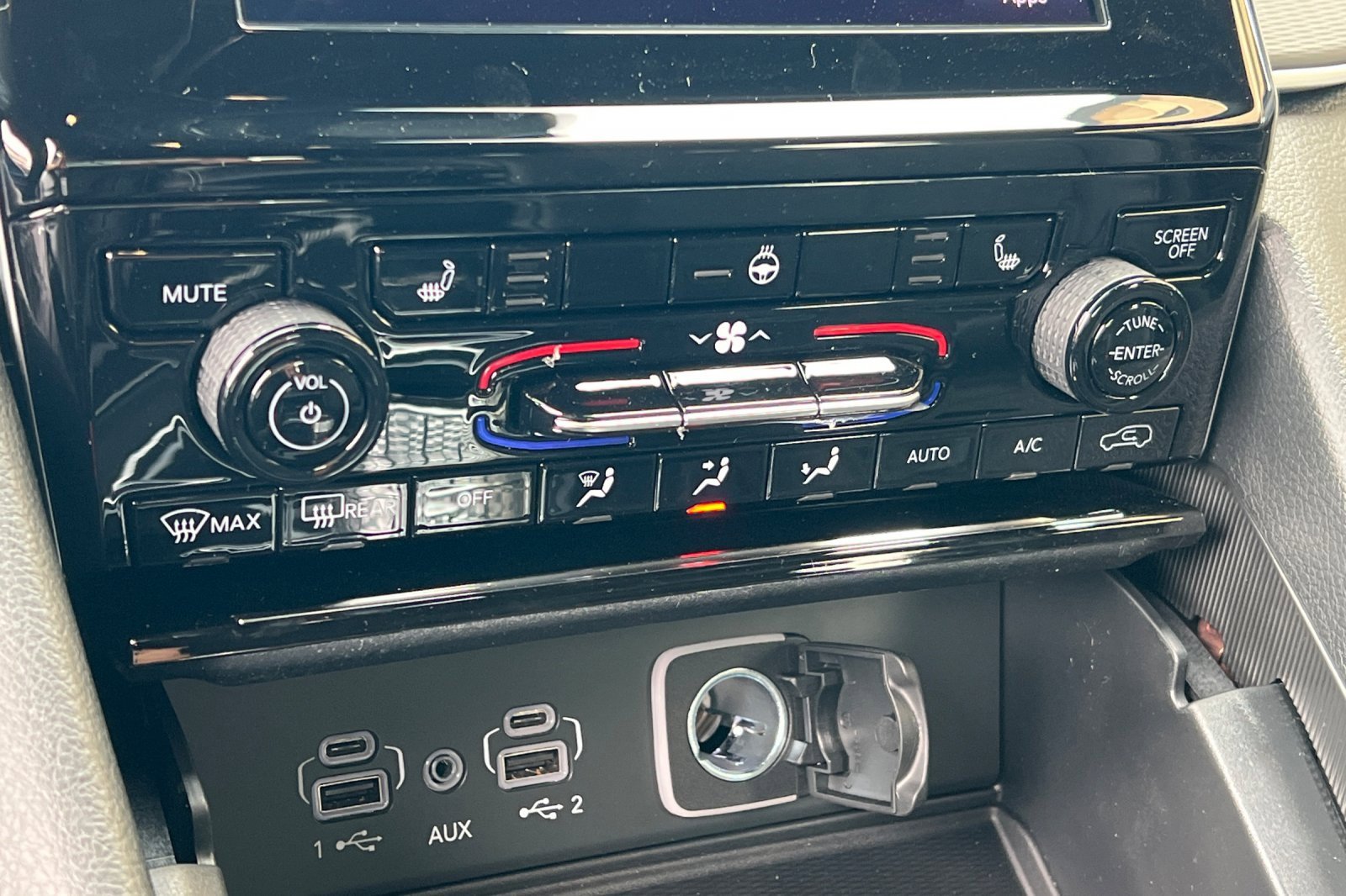 New 2025 Jeep Grand Cherokee Altitude image 20