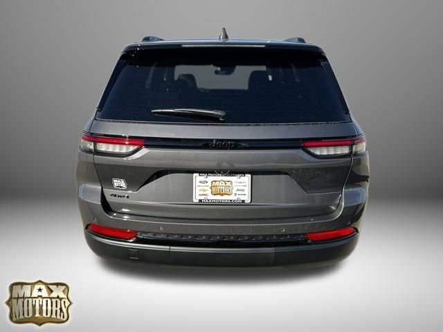 New 2025 Jeep Grand Cherokee Altitude image 5