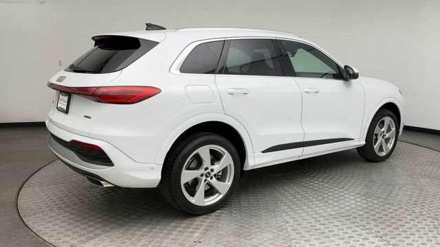 Used 2025 Audi Q5 Premium w/ Premium Plus AWD/4WD image 2