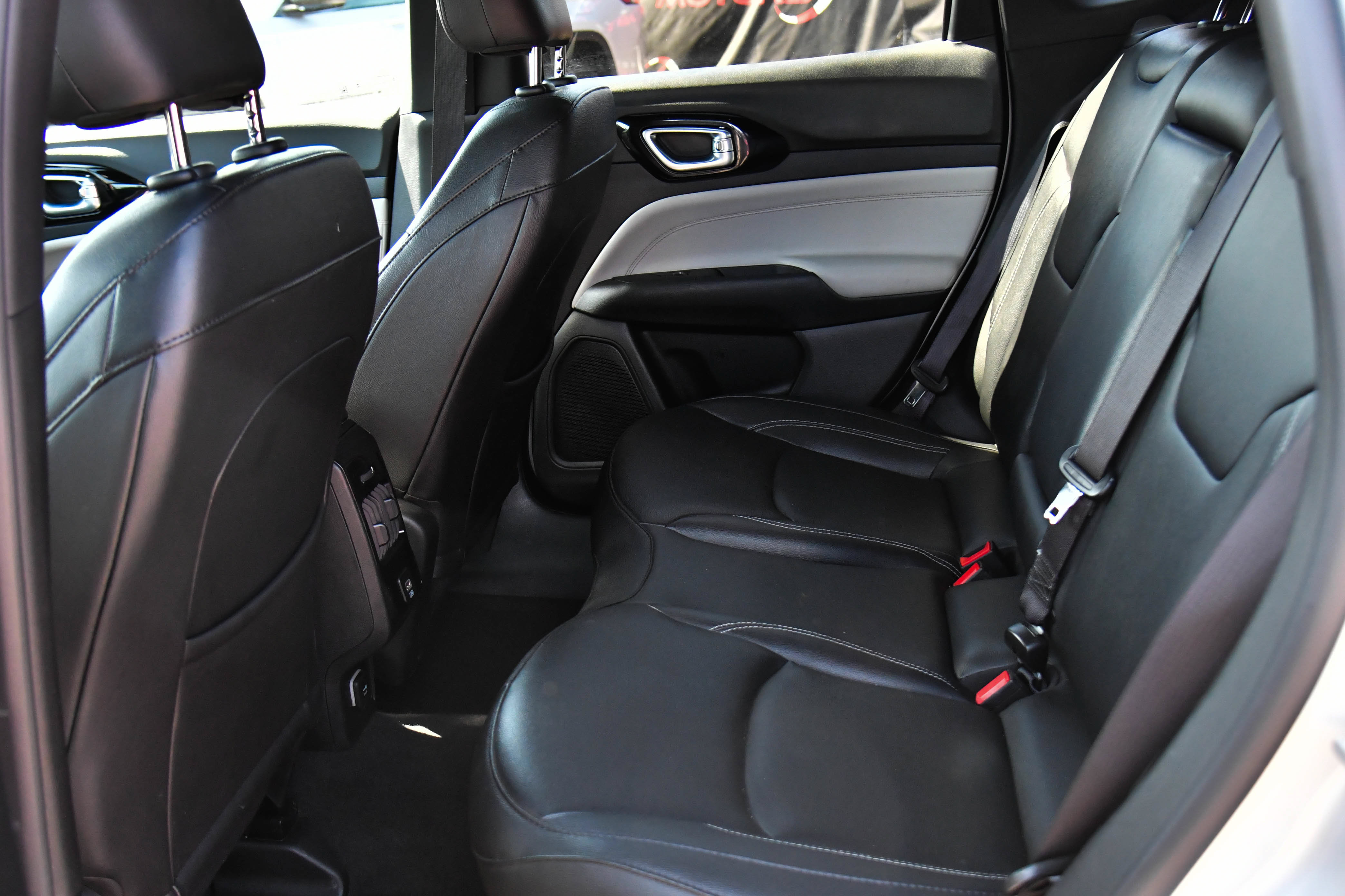 Used 2025 Jeep Compass Limited AWD/4WD image 40