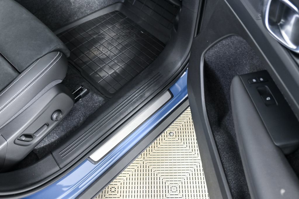 Certified 2024 Volvo XC40 Recharge Plus w/ Protection Package Premier image 26