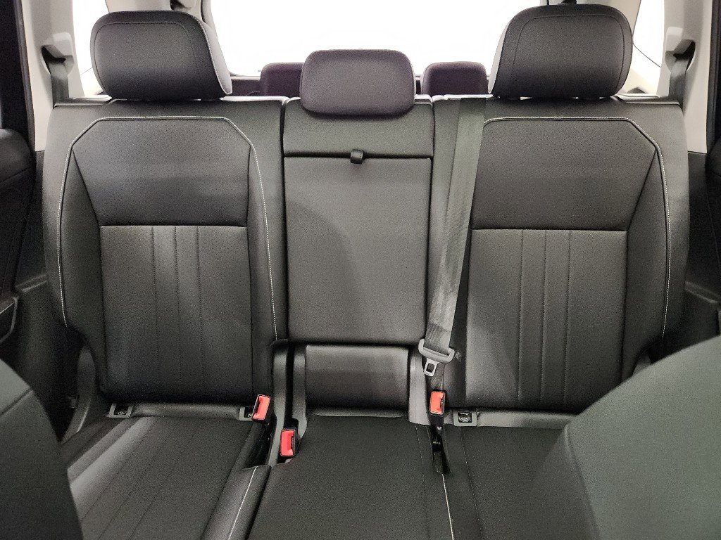 Certified 2023 Volkswagen Tiguan SE w/ Panoramic Sunroof Package image 29