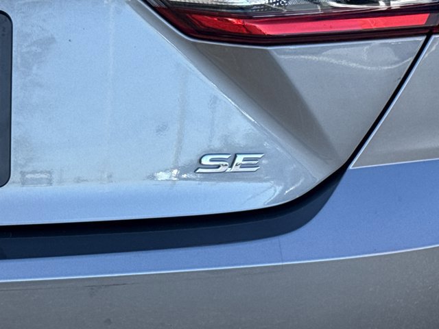 Used 2025 Toyota Camry SE FWD image 9