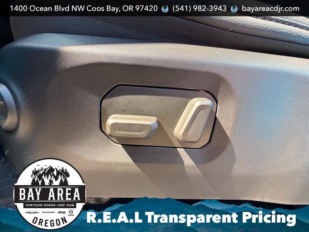 Used 2025 Jeep Gladiator Sport AWD/4WD image 13