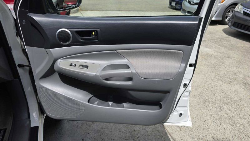 Used 2006 Toyota Tacoma PreRunner RWD image 17