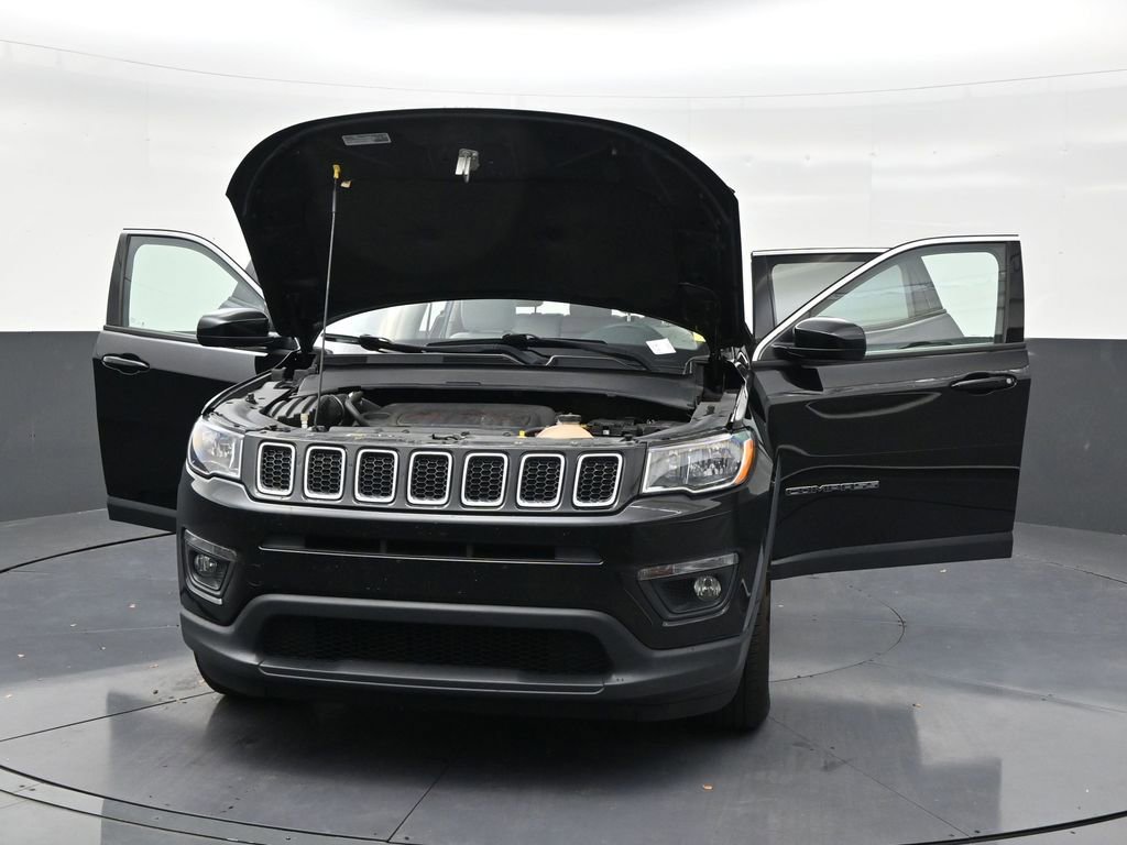 Used 2018 Jeep Compass Latitude FWD image 33