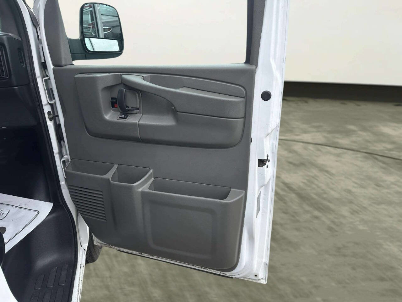 Used 2014 Chevrolet Express 2500 image 16