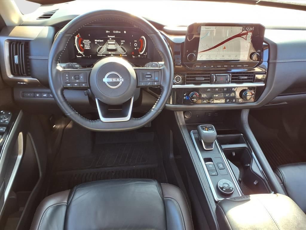 Used 2023 Nissan Pathfinder Platinum w/ Cargo Package image 8