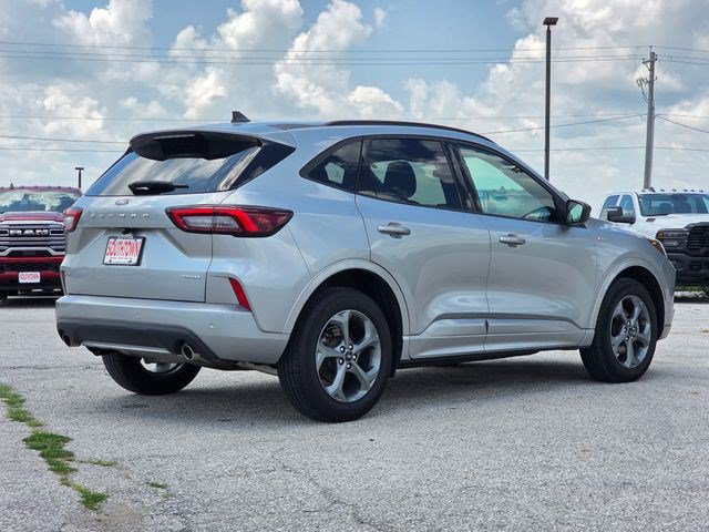 Used 2023 Ford Escape ST-Line w/ Tech Pack #1 AWD/4WD image 8