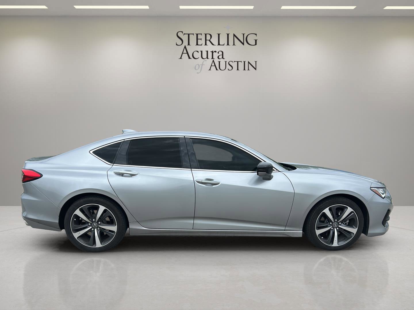 Used 2025 Acura TLX w/ Technology Package FWD image 4