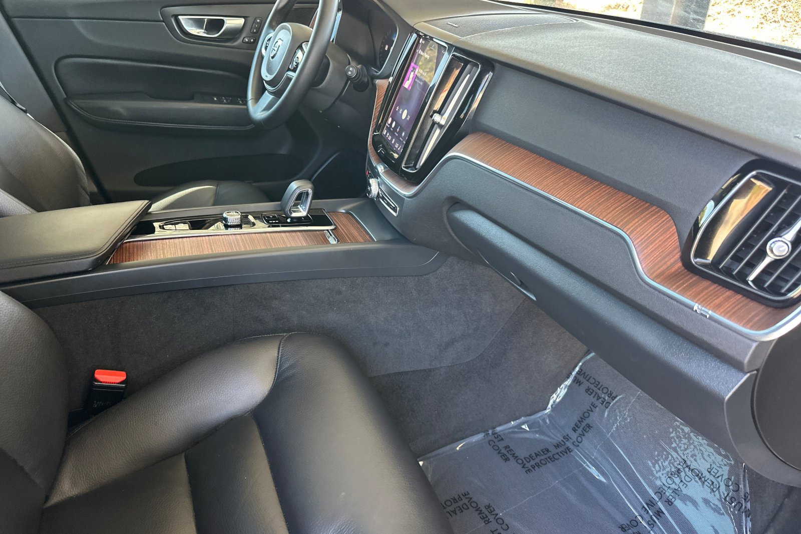 Certified 2023 Volvo XC60 B5 Plus w/ Climate Package FWD image 18