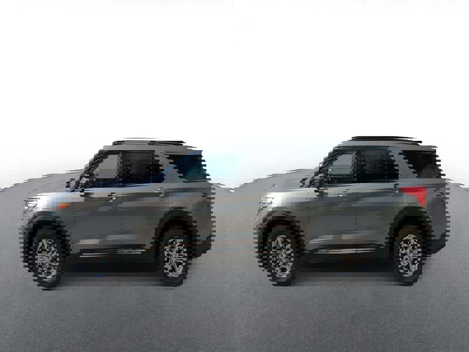 Used 2020 Ford Explorer XLT w/ Equipment Group 202A image 5